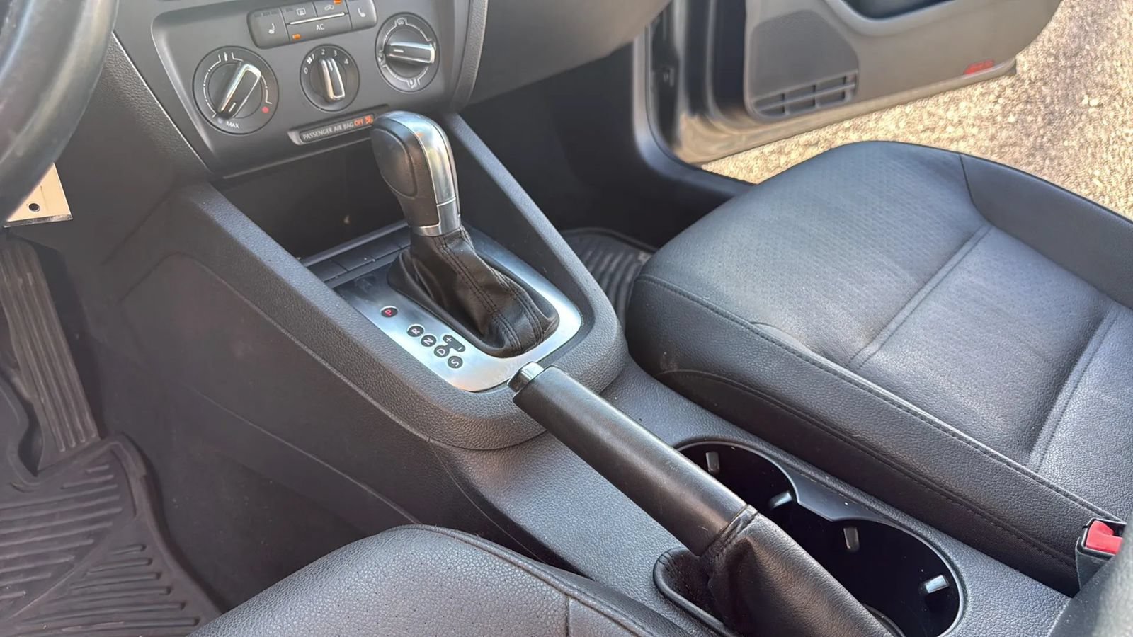 Used 2012 Volkswagen Jetta SE FWD image 15