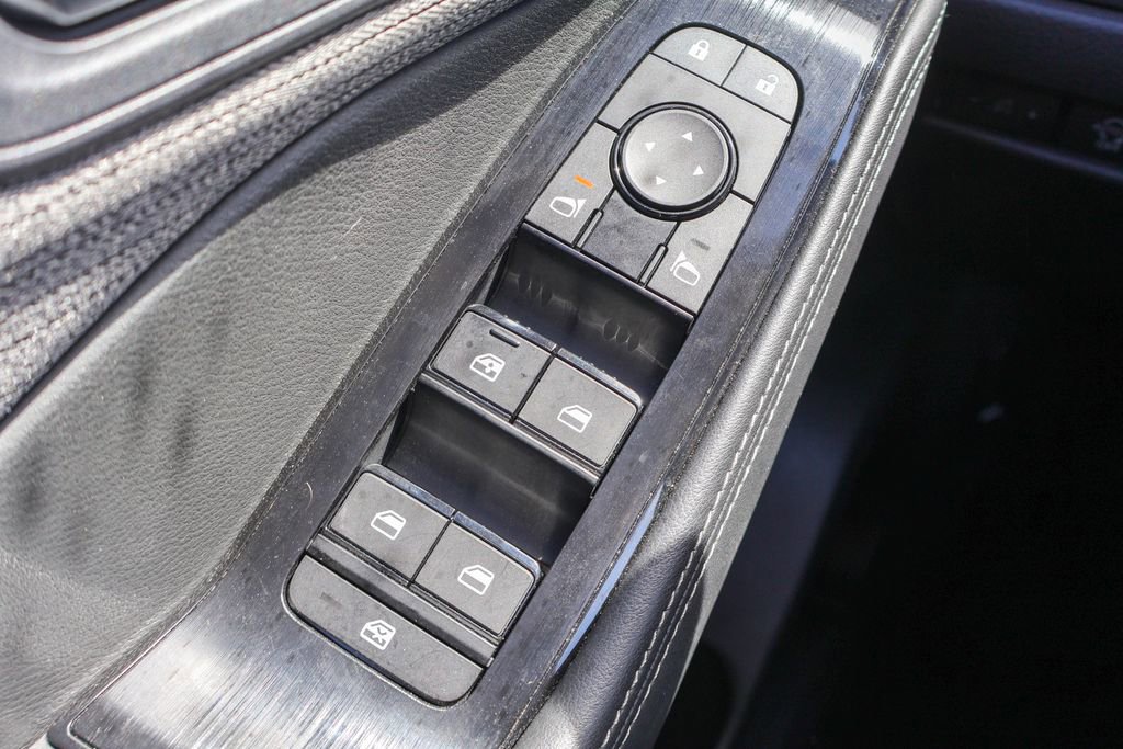 Used 2023 Nissan Rogue SV image 16