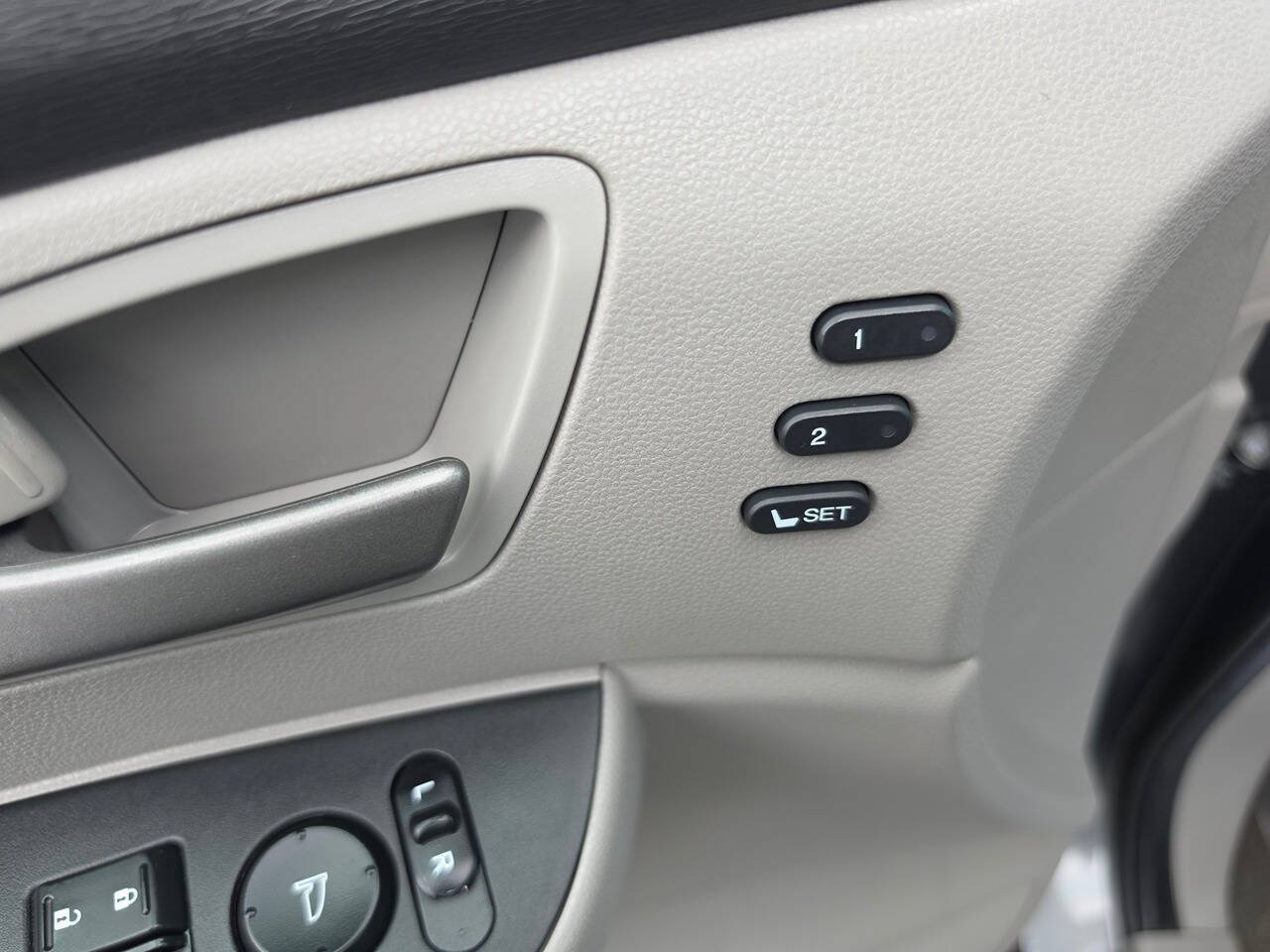 Used 2012 Honda Odyssey Touring Elite image 29
