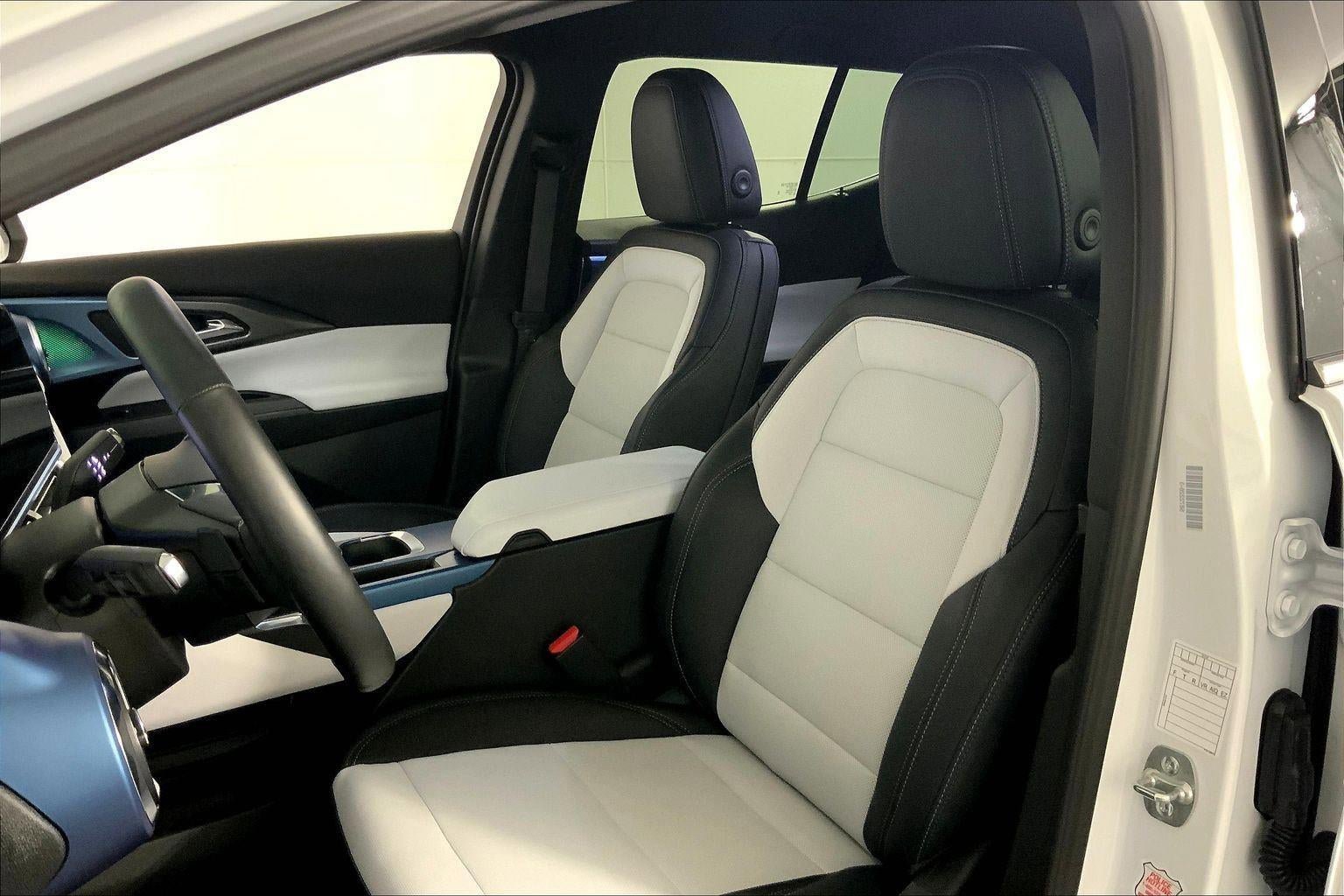 Used 2025 Chevrolet Equinox EV LT FWD image 22