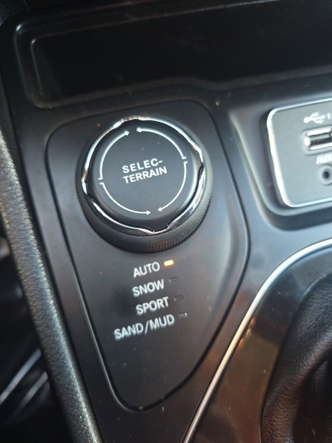 Used 2020 Jeep Cherokee Limited image 21