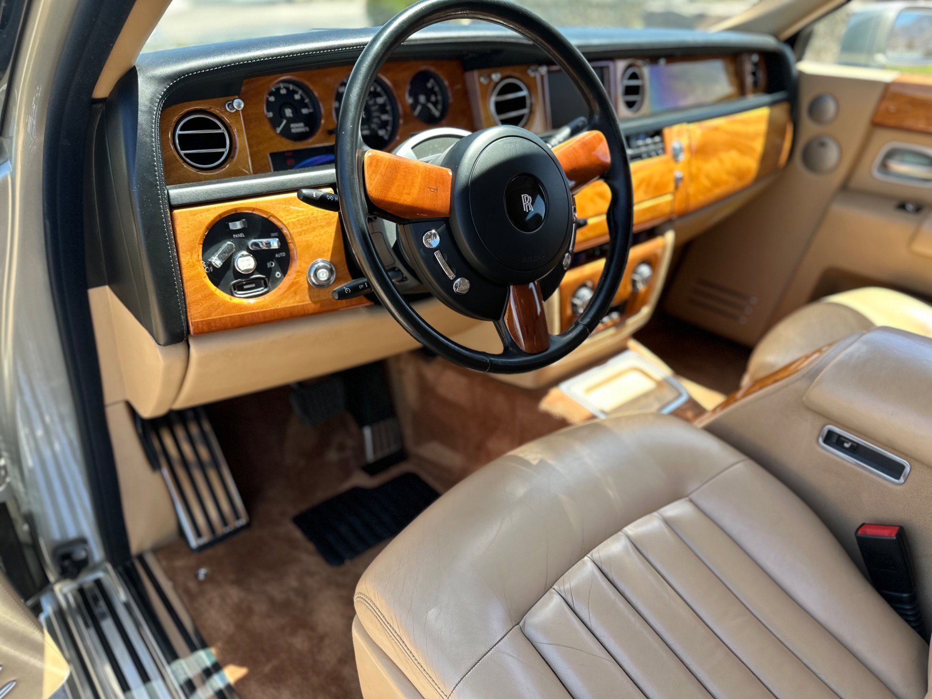 Used 2006 Rolls-Royce Phantom Sedan RWD image 29