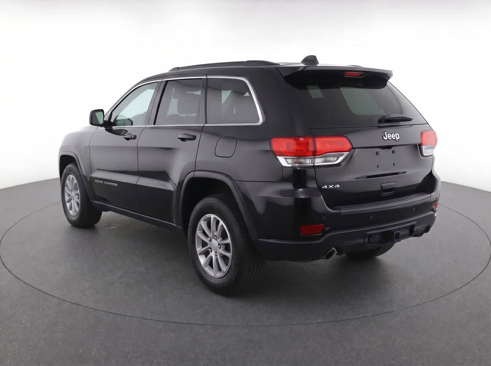 Used 2022 Jeep Grand Cherokee Laredo E AWD/4WD image 3