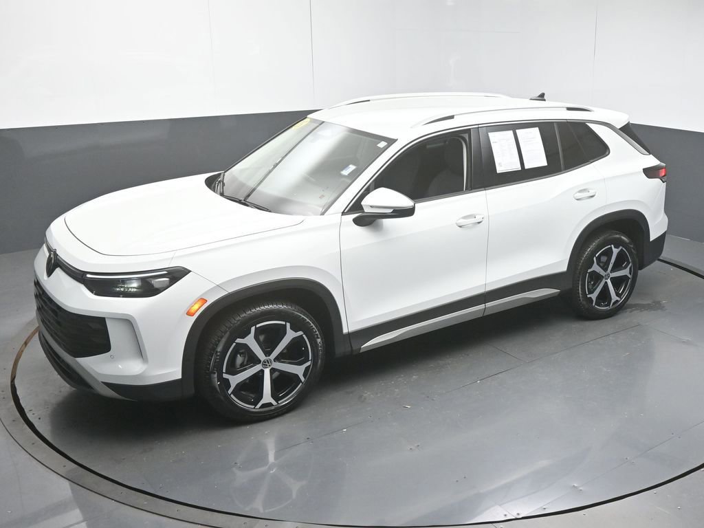 Certified 2025 Volkswagen Tiguan SE FWD image 44
