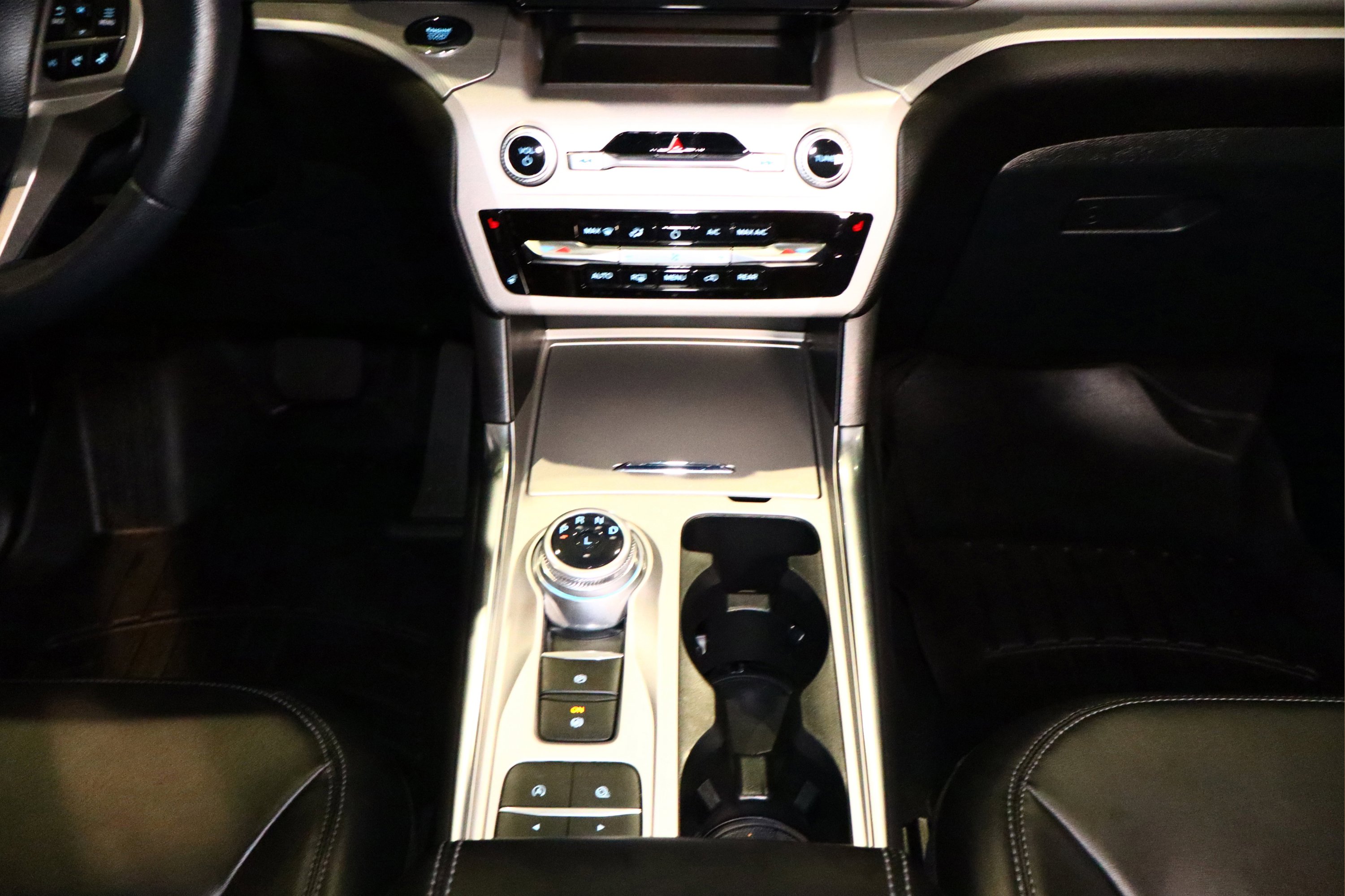 Used 2023 Ford Explorer XLT w/ Equipment Group 202A image 29