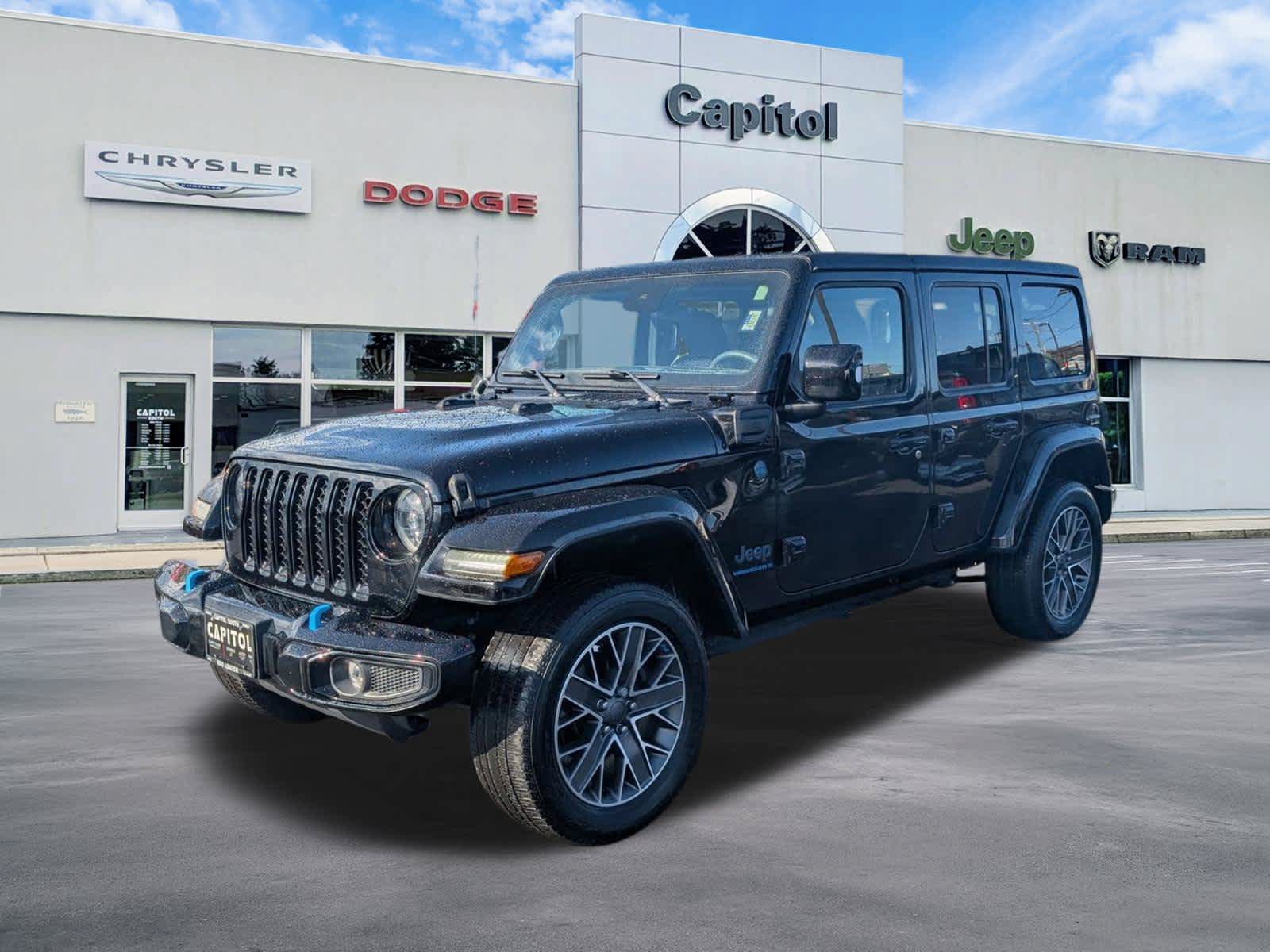 Used 2023 Jeep Wrangler Unlimited Sahara AWD/4WD image 5