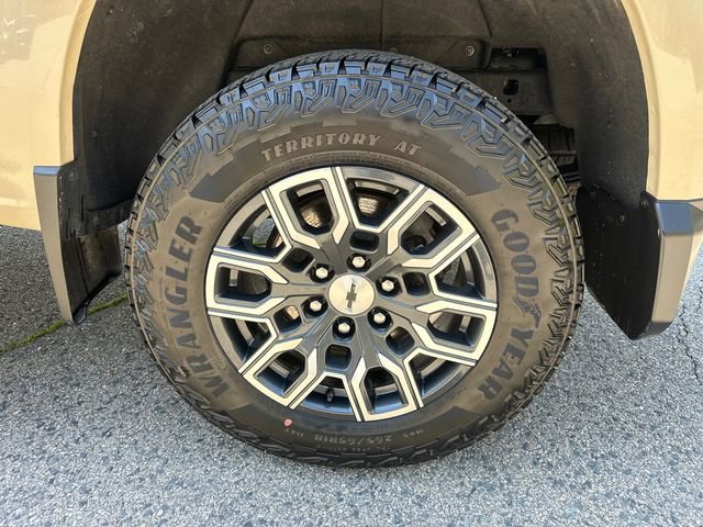 Used 2024 Chevrolet Colorado Z71 w/ Z71 Convenience Package 2 AWD/4WD image 14