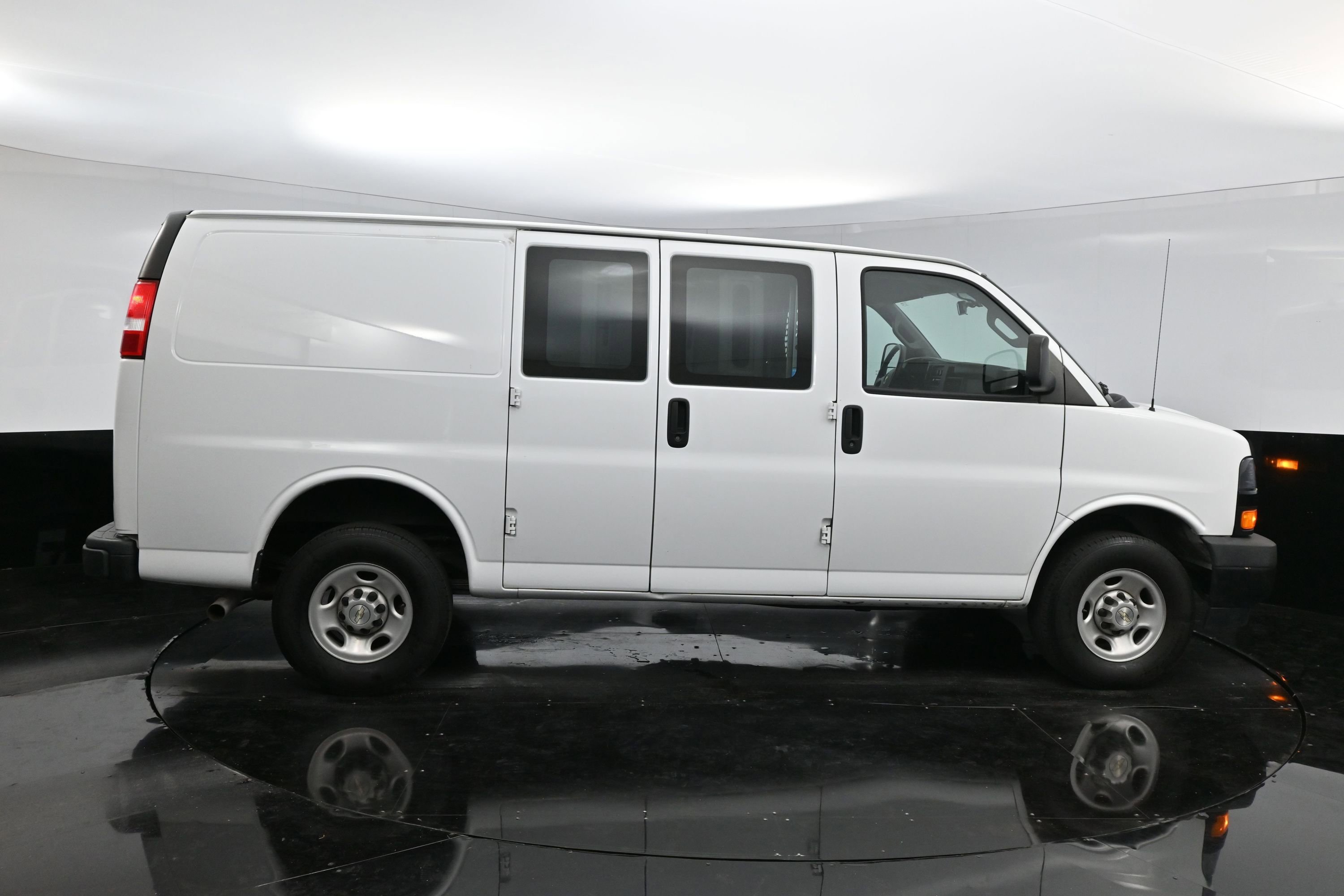 Used 2022 Chevrolet Express 2500 w/ Driver Convenience Package image 8