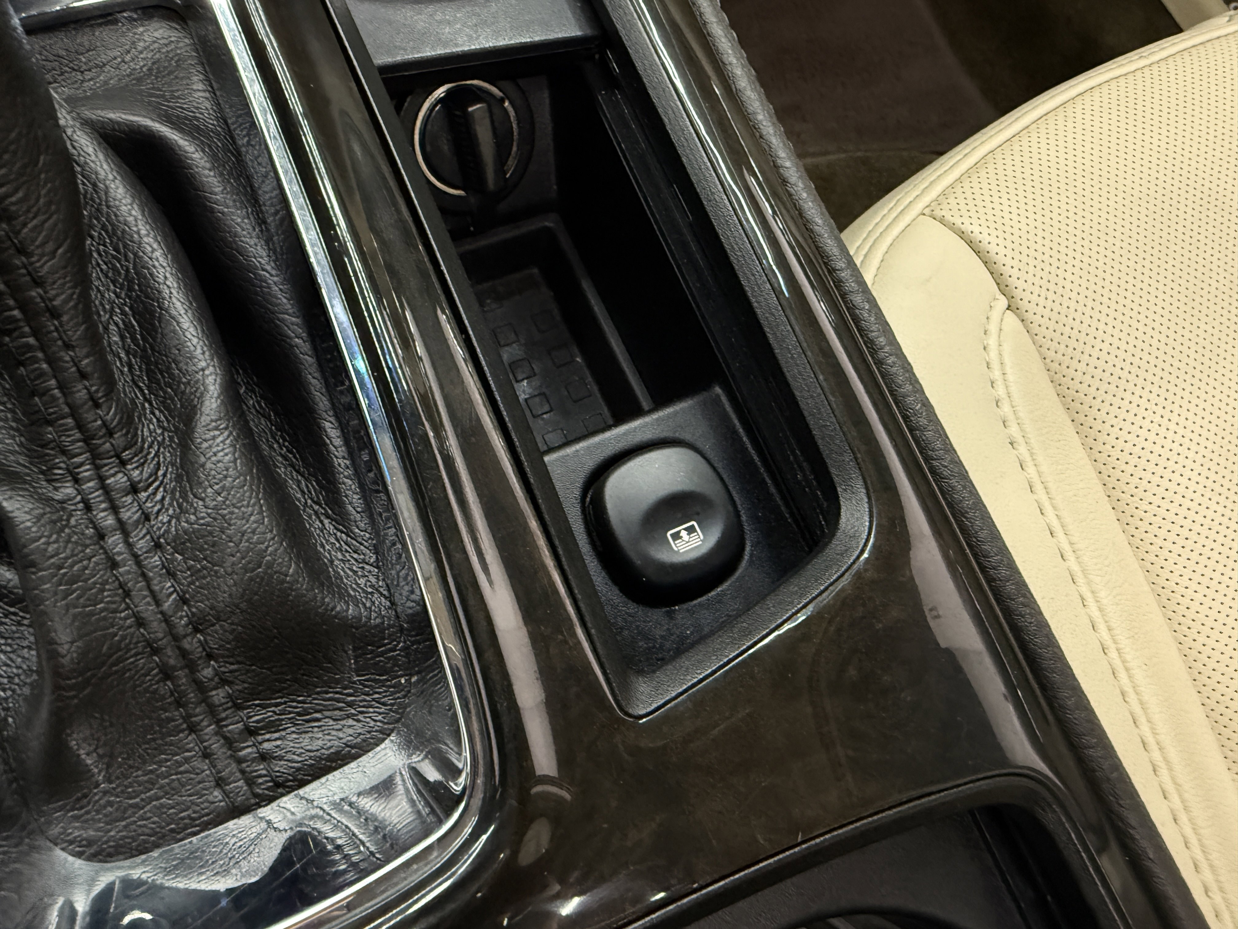 Used 2015 Lincoln MKS AWD w/ Technology Package image 22