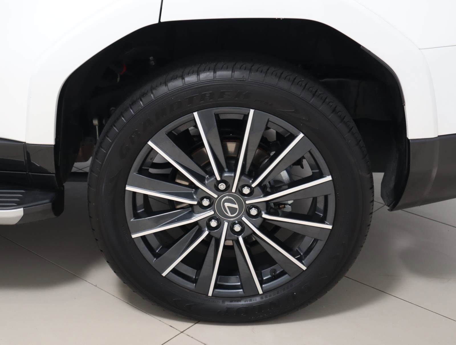 Used 2024 Lexus GX 550 w/ Accessory Package (Z1) image 9