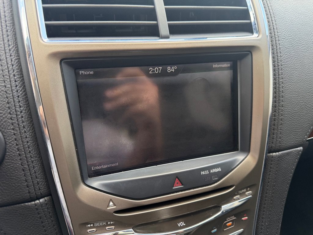 Used 2012 Lincoln MKX FWD image 17