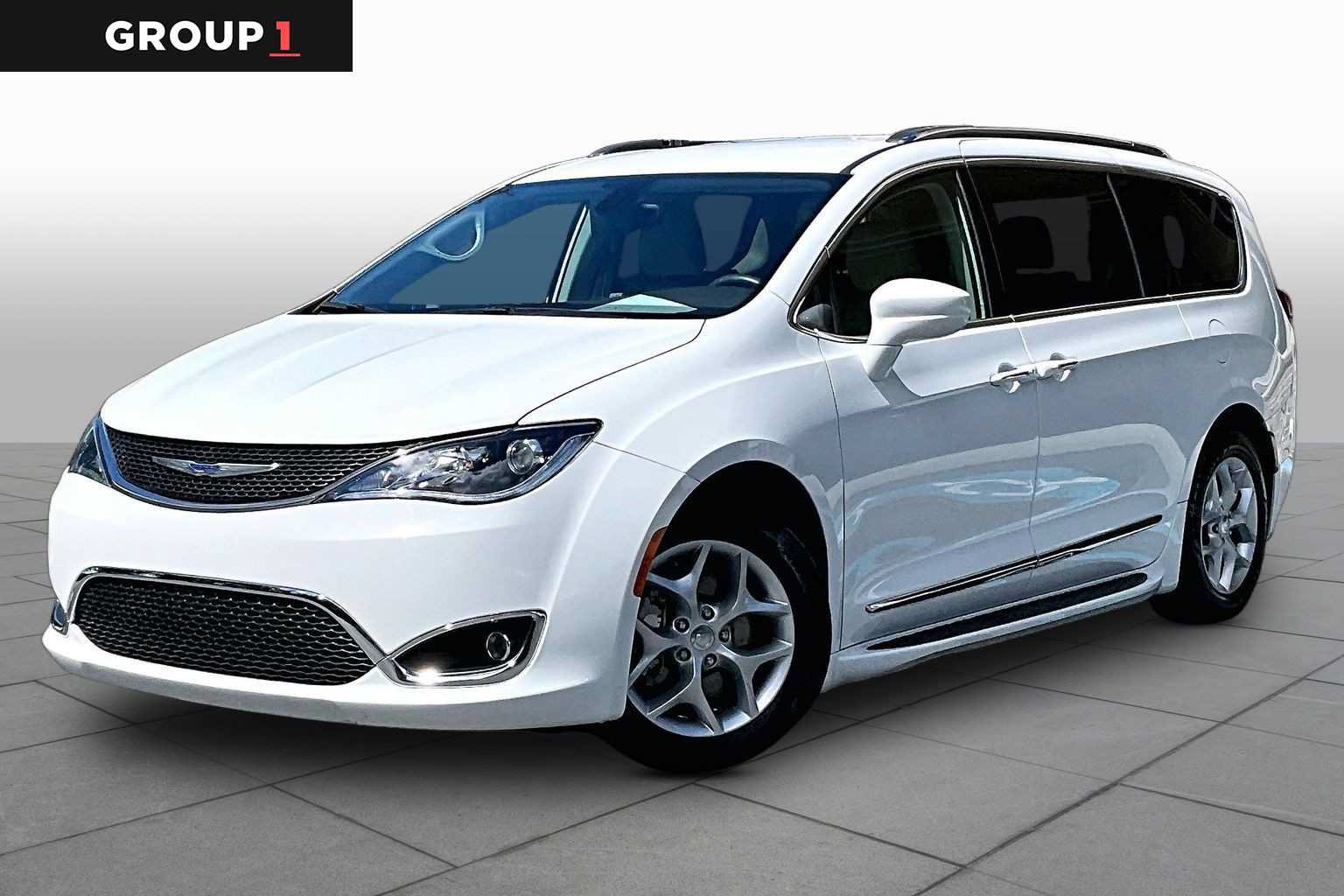 Used 2018 Chrysler Pacifica Touring-L w/ Tire & Wheel Group