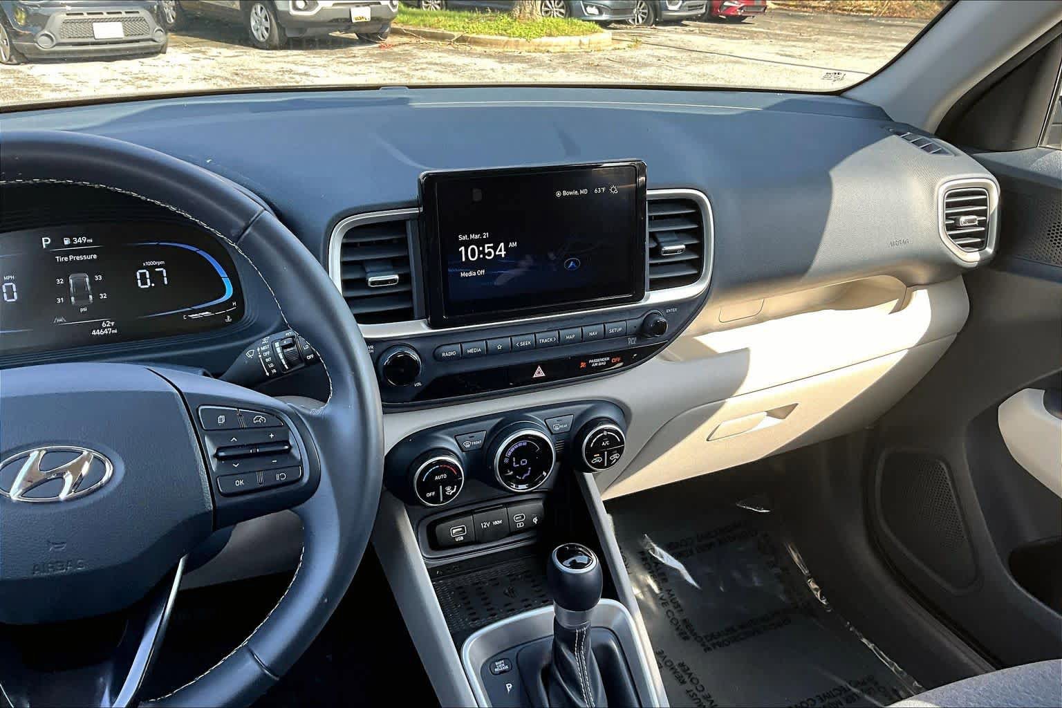 Used 2024 Hyundai Venue Limited FWD image 7