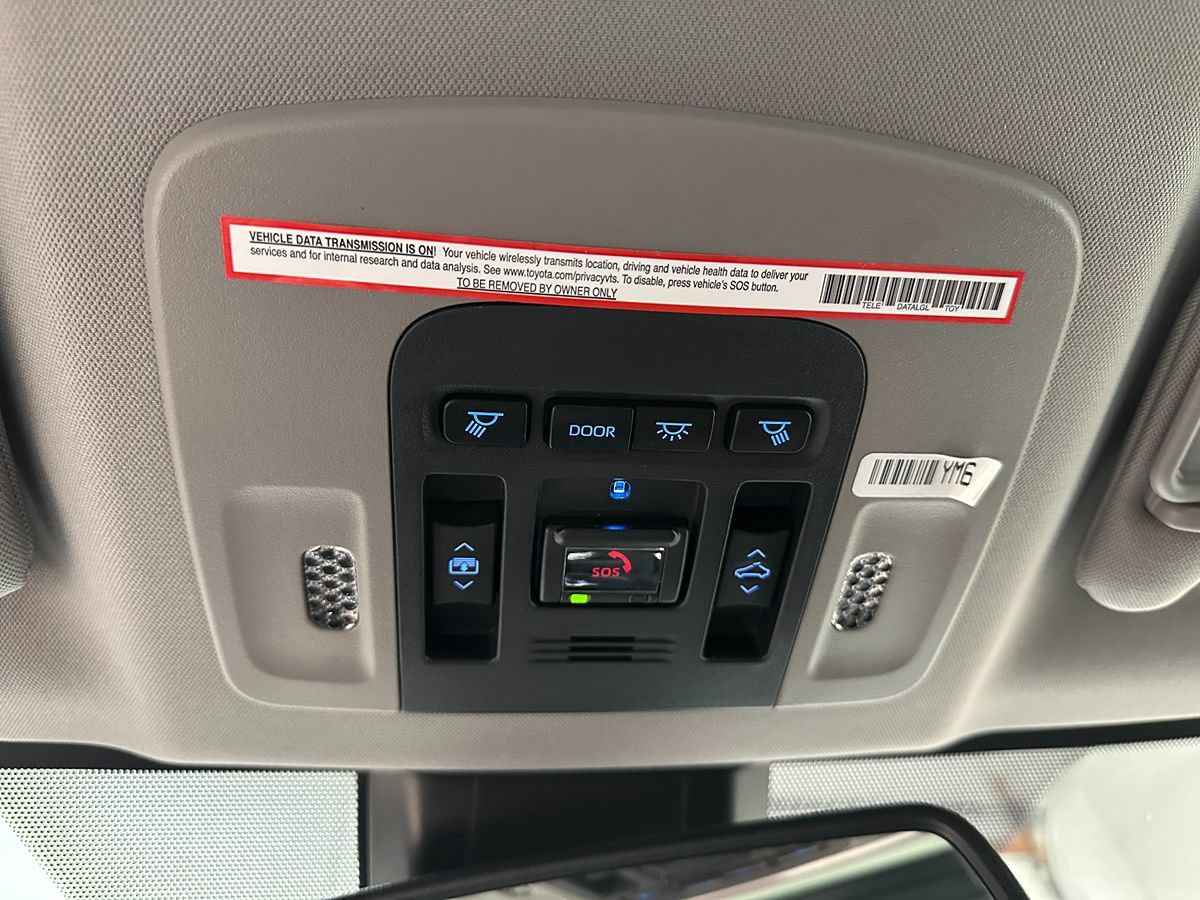 Used 2022 Toyota Camry XSE w/ Carpet Mat Package (TMS) FWD image 38