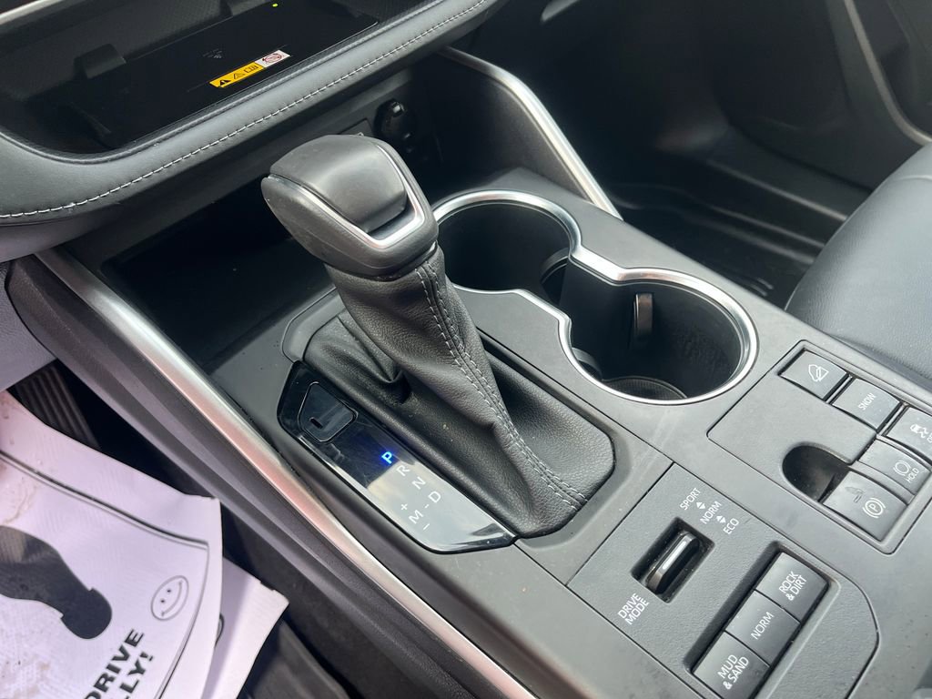 Certified 2023 Toyota Highlander XLE image 29