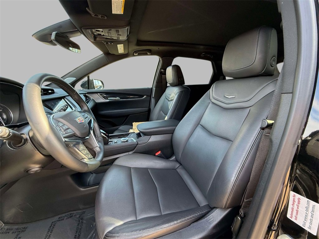 Used 2025 Cadillac XT5 Premium Luxury image 2