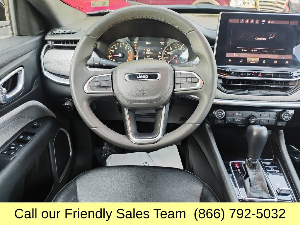 Used 2024 Jeep Compass Latitude AWD/4WD image 15