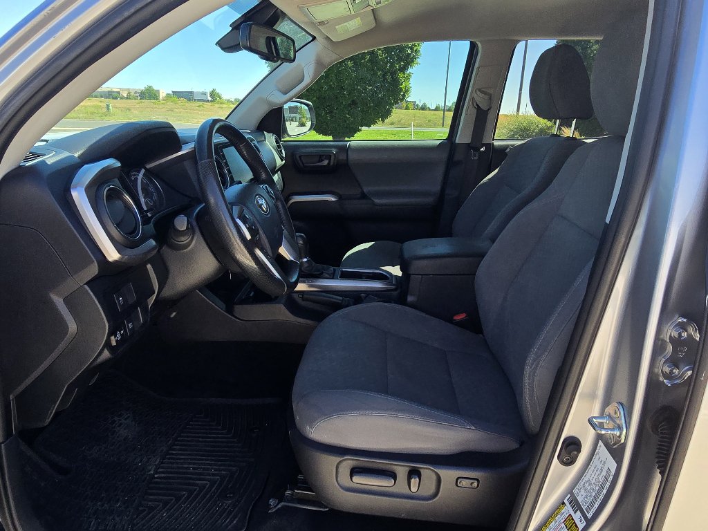 Used 2020 Toyota Tacoma SR5 AWD/4WD image 15