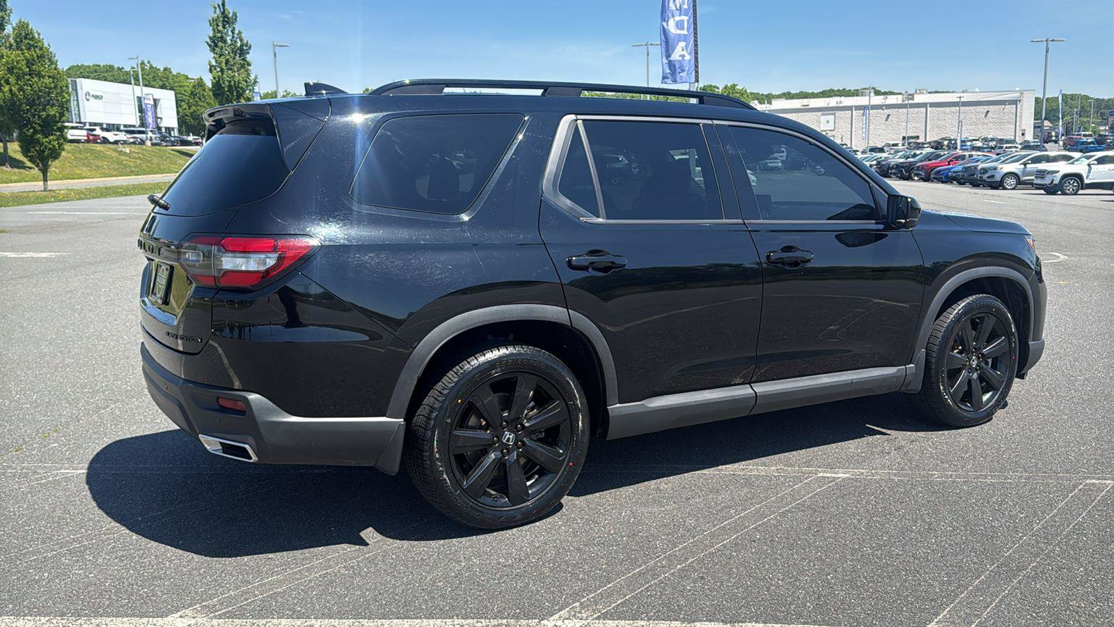 Certified 2025 Honda Pilot Black Edition image 5