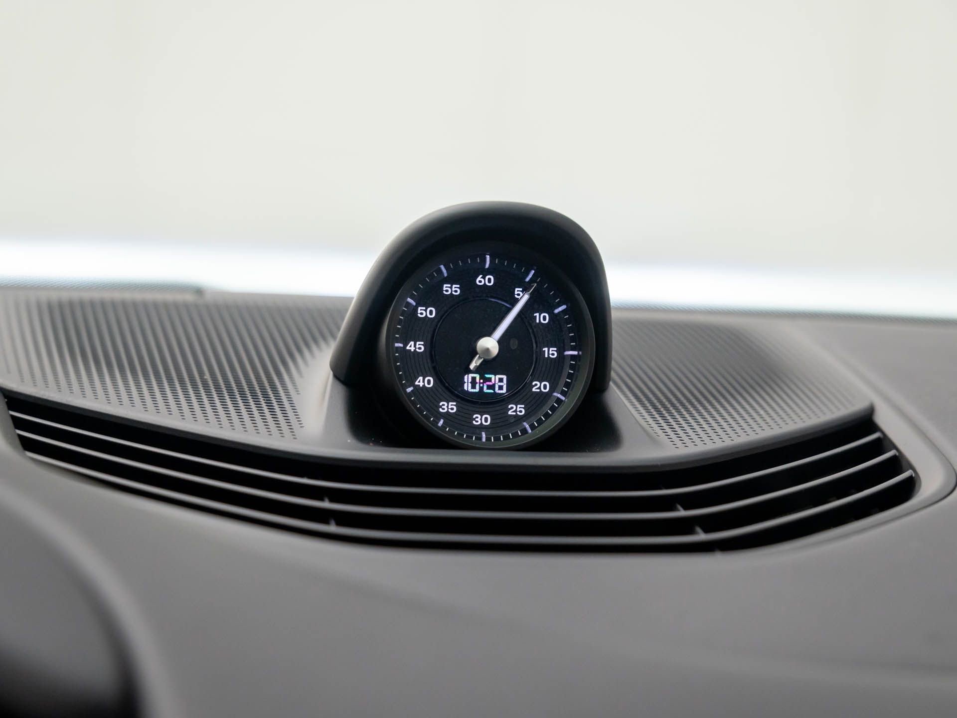 Certified 2025 Porsche Taycan Turbo GT image 33