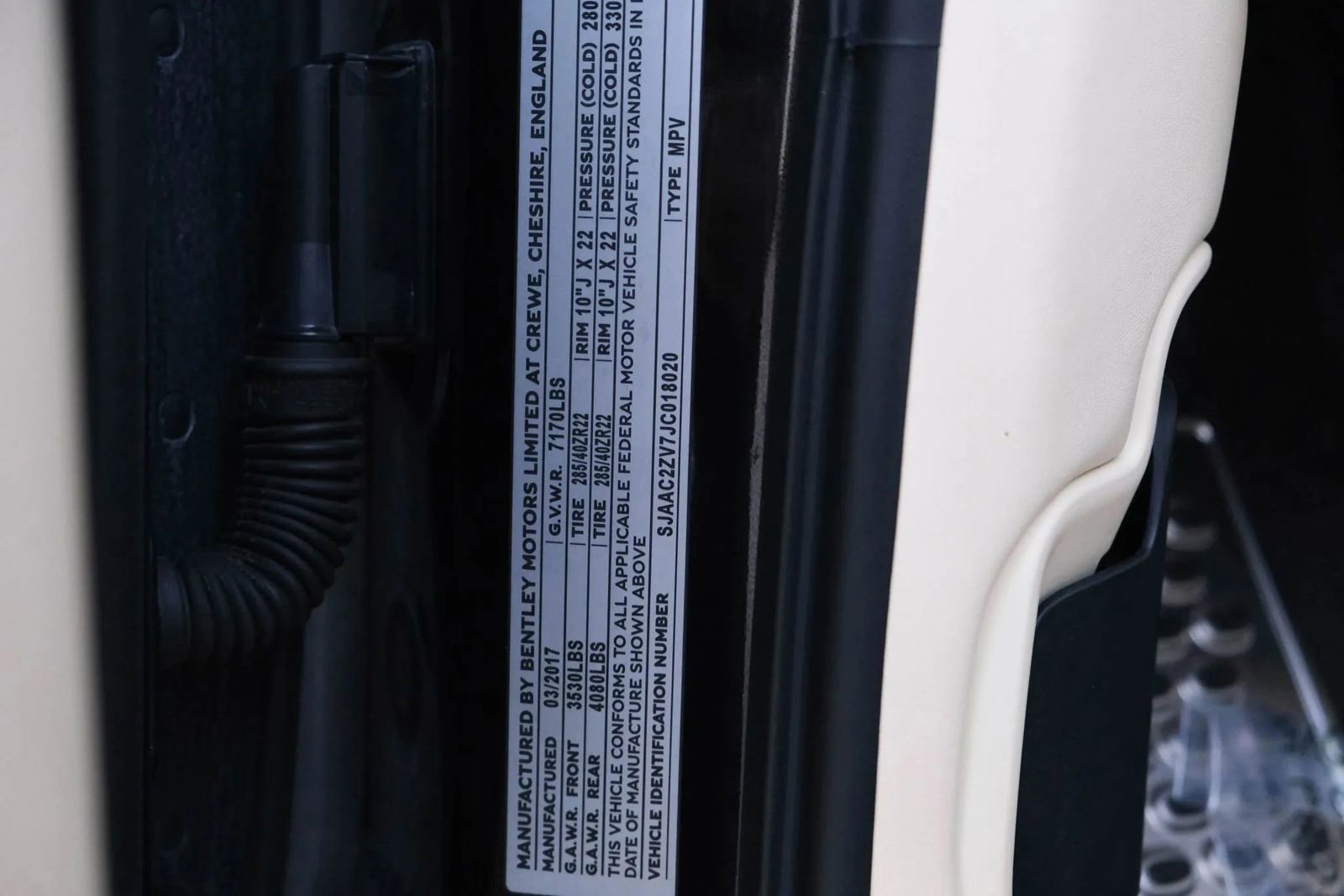 Used 2018 Bentley Bentayga image 53