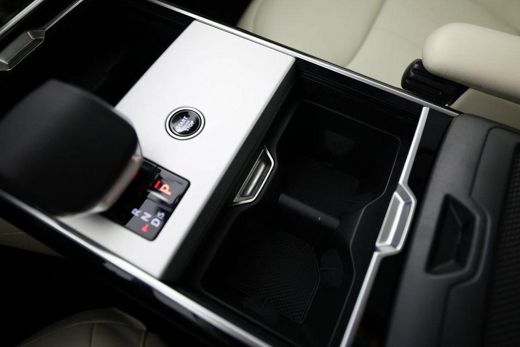 Used 2025 Land Rover Range Rover SE image 41