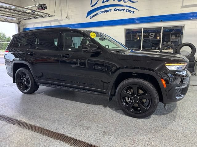 Used 2025 Jeep Grand Cherokee L Limited w/ Luxury Tech Group II AWD/4WD image 13