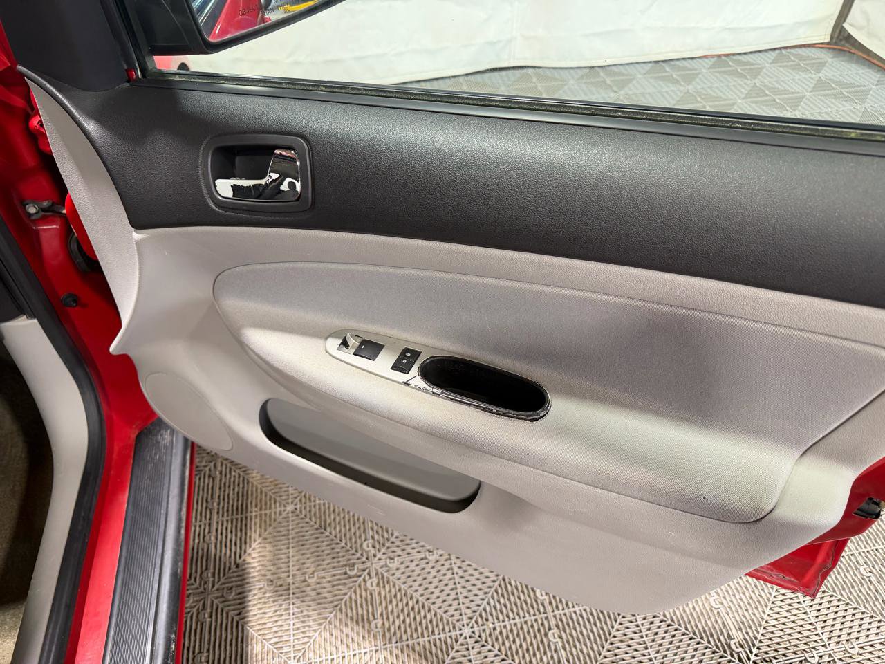 Used 2006 Chevrolet Cobalt LT w/ Preferred Equipment Group FWD image 14