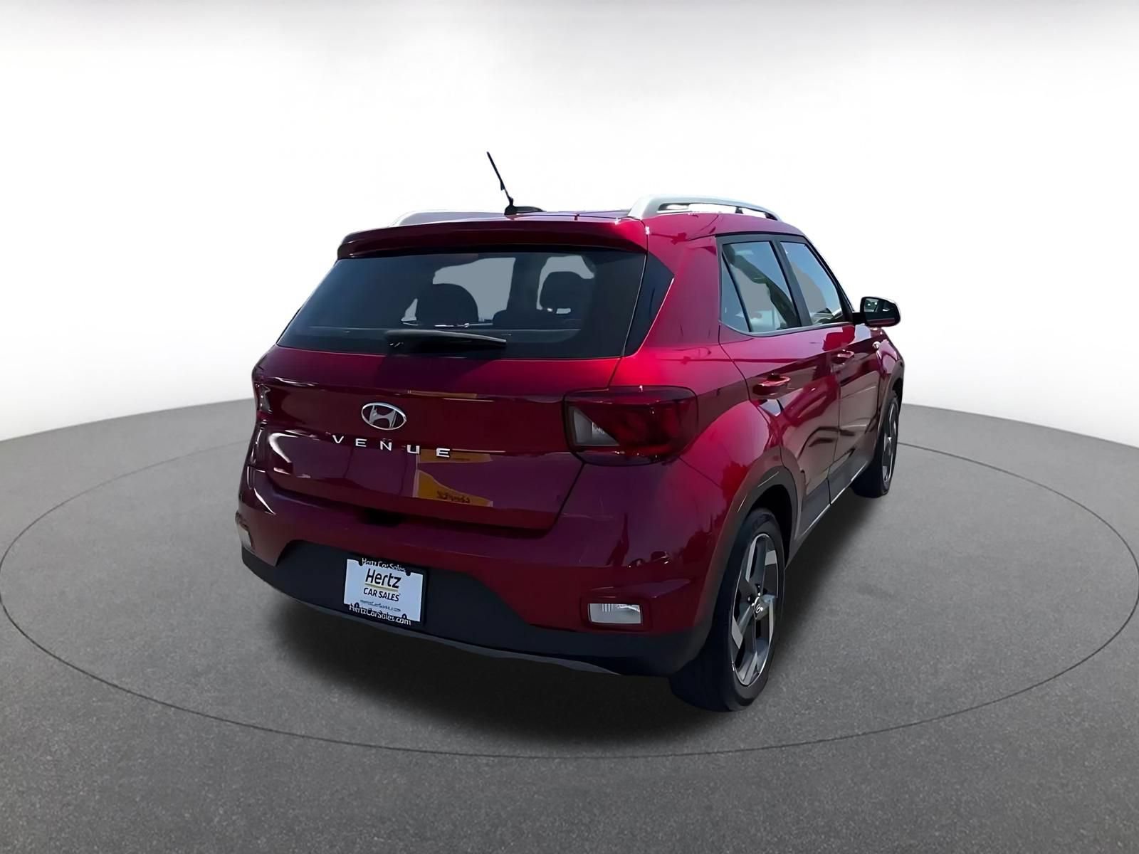 Used 2025 Hyundai Venue SEL FWD image 14