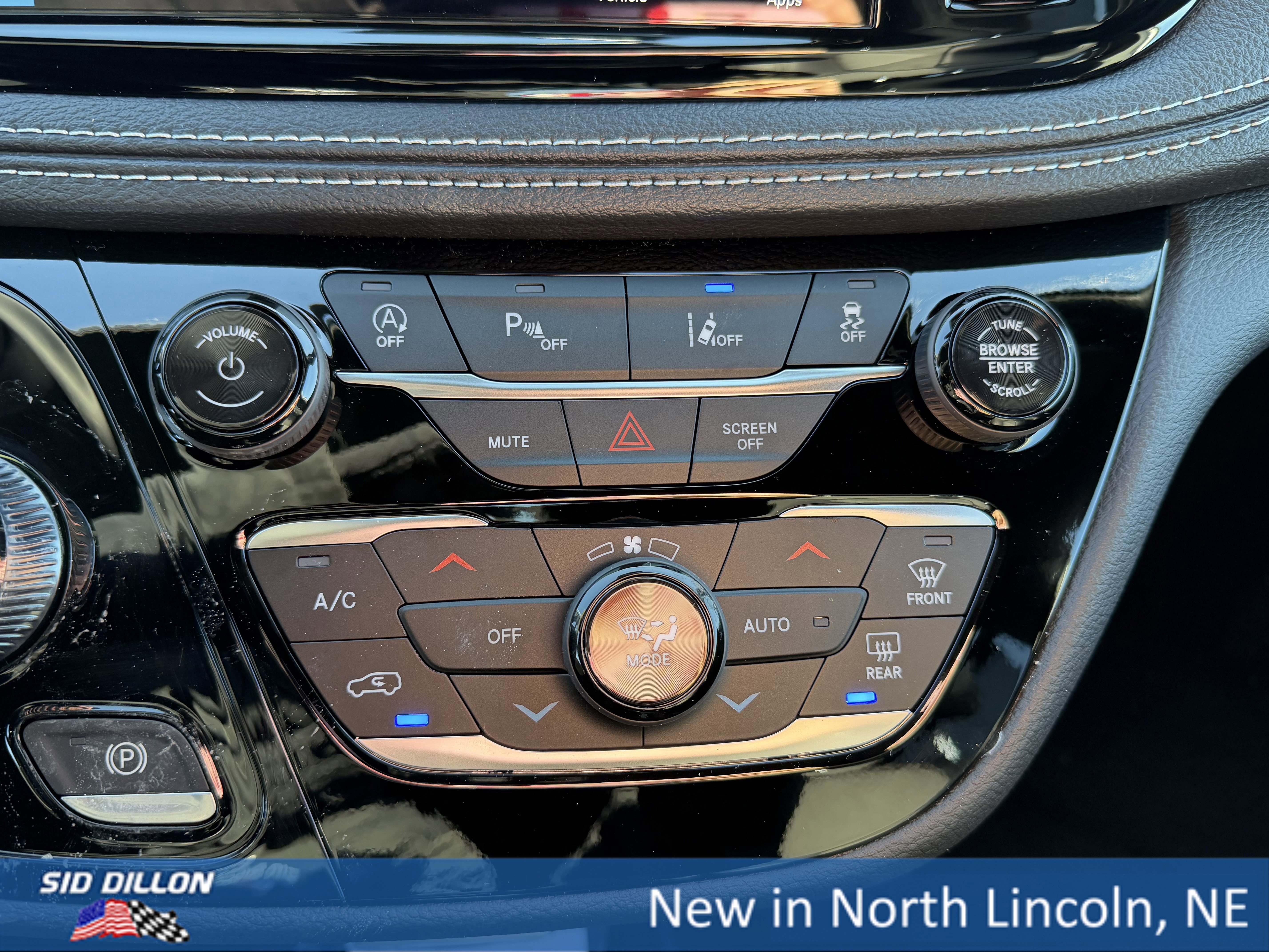 New 2026 Chrysler Pacifica Select image 13