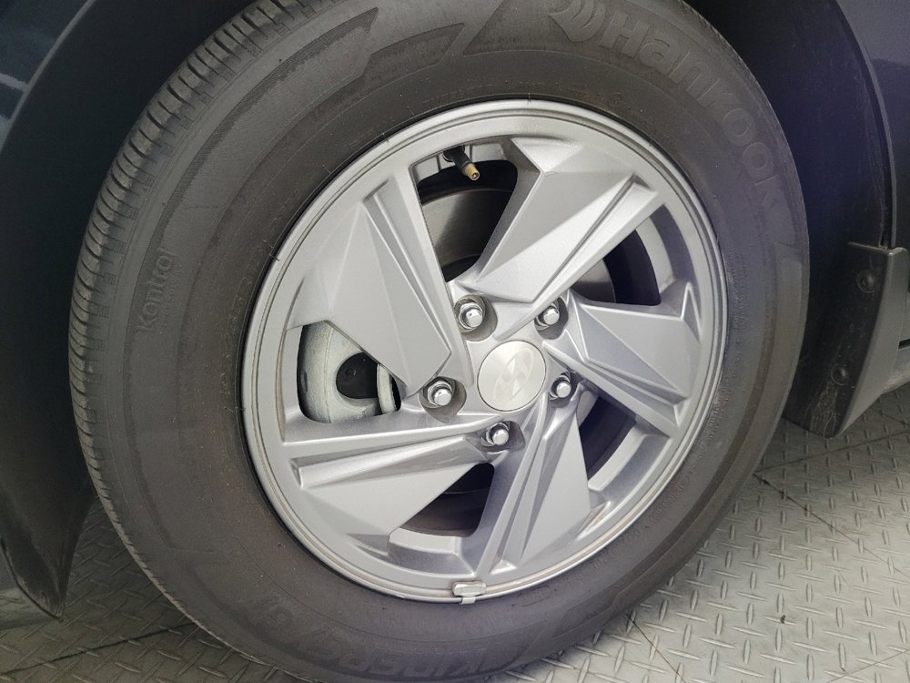 Used 2024 Hyundai Elantra SE image 31