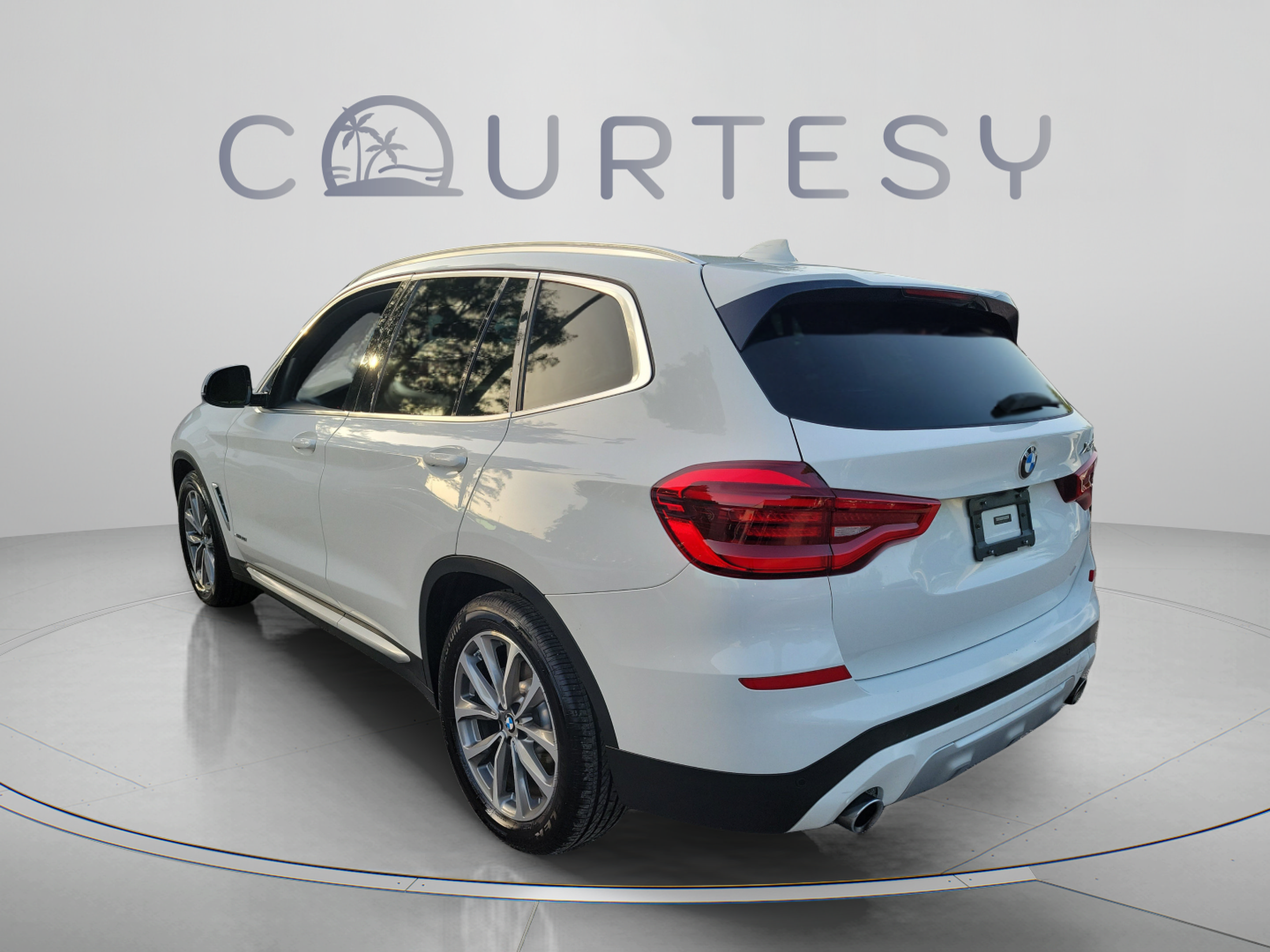 Used 2018 BMW X3 xDrive30i AWD/4WD image 2