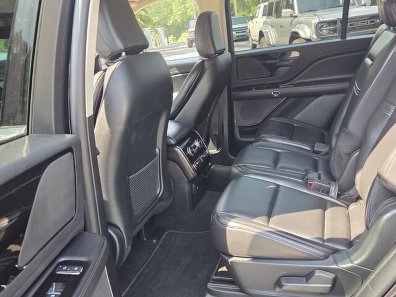 Used 2021 Lincoln Aviator 2WD image 9