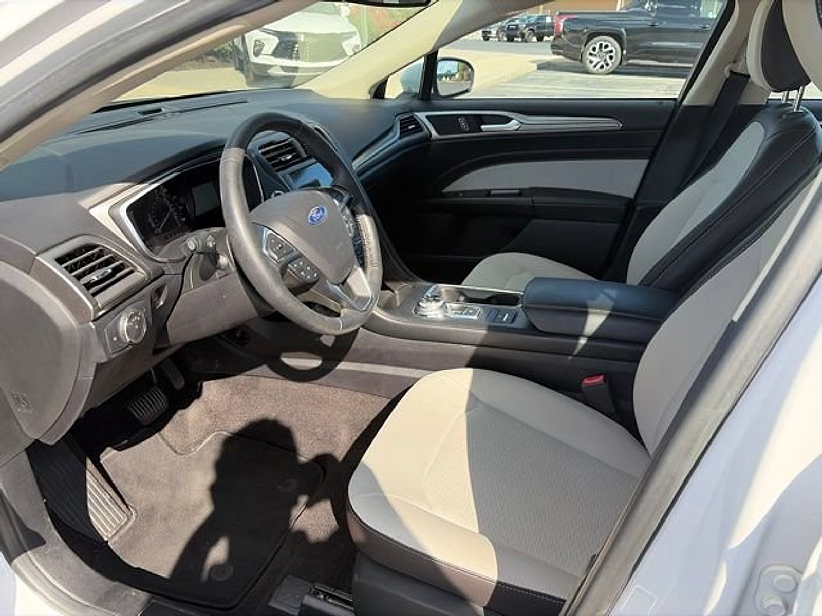 Used 2020 Ford Fusion SE w/ Equipment Group 151A FWD image 19