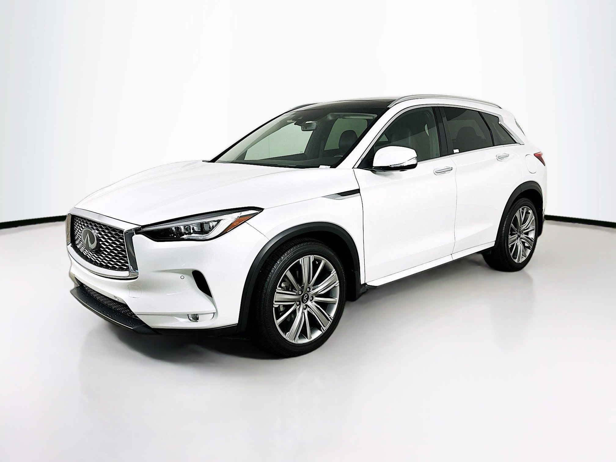 Used 2023 INFINITI QX50 Sensory image 3