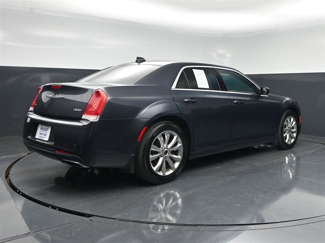 Used 2017 Chrysler 300 Limited w/ Value Package AWD/4WD image 6