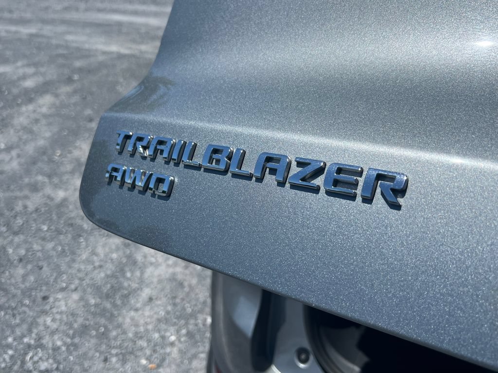 Used 2025 Chevrolet TrailBlazer LT AWD/4WD image 14