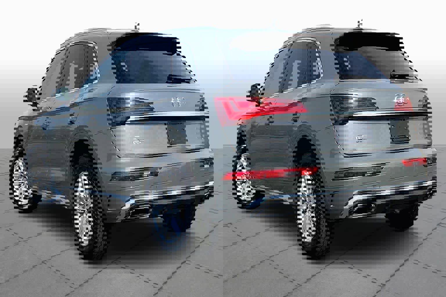 Used 2023 Audi Q5 2.0T Premium w/ Convenience Package image 12