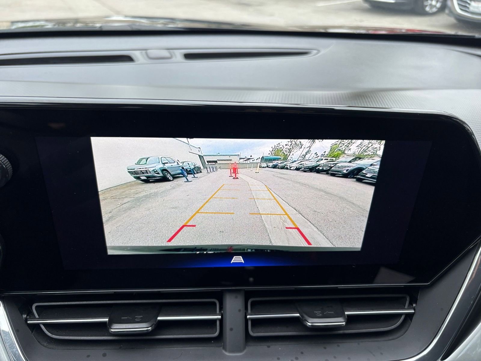 Used 2025 Chevrolet Trax LT w/ LT Convenience Package image 17