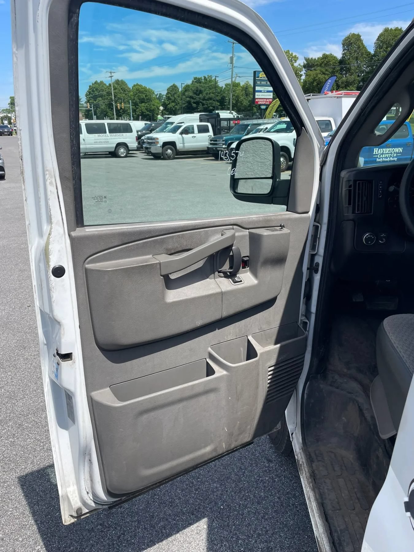 Used 2019 Chevrolet Express 2500 w/ Driver Convenience Package RWD image 19