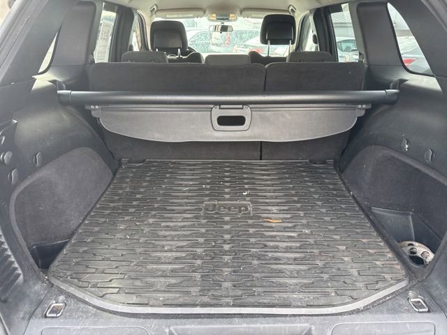 Used 2012 Jeep Grand Cherokee Laredo w/ Laredo E Group image 10