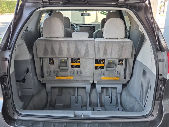 Used 2013 Toyota Sienna LE w/ Towing Pkg FWD image 11