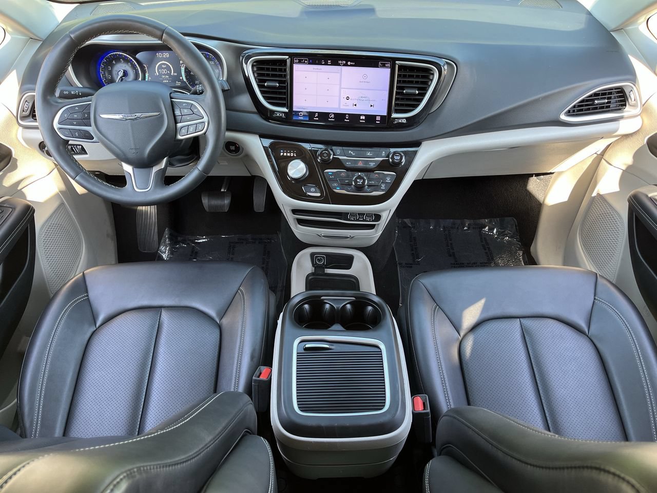 Used 2024 Chrysler Pacifica Touring-L FWD image 9