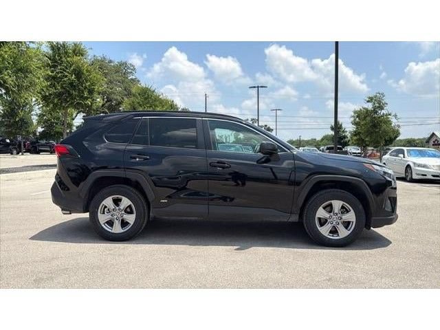 Certified 2025 Toyota RAV4 LE AWD/4WD image 4