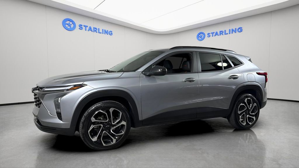 Used 2024 Chevrolet Trax RS w/ Sunroof Package image 2