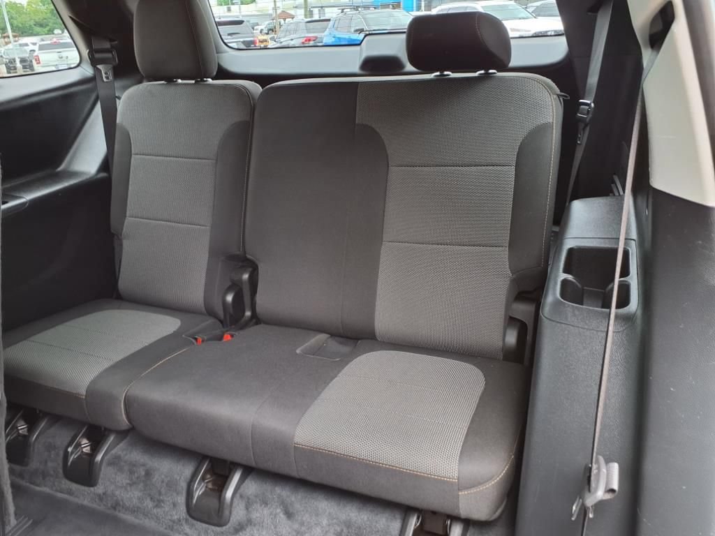 Used 2021 Chevrolet Traverse LS AWD/4WD image 35