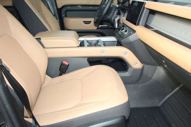 Used 2025 Land Rover Defender 110 X image 3