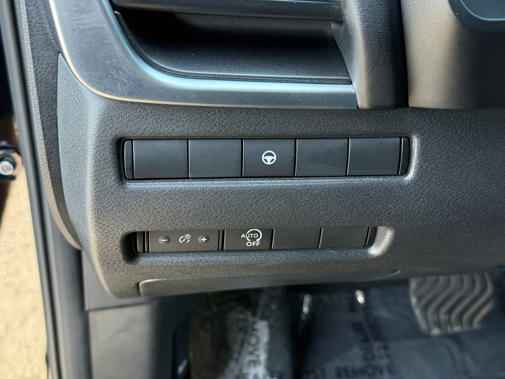 Used 2023 Nissan Rogue SV FWD image 25