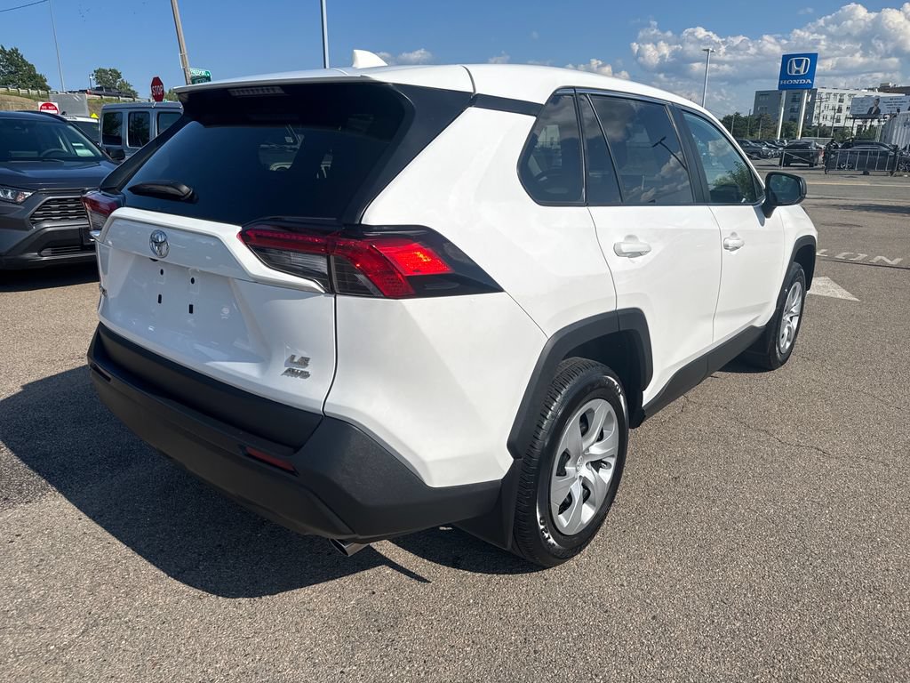 Used 2024 Toyota RAV4 LE AWD/4WD image 8
