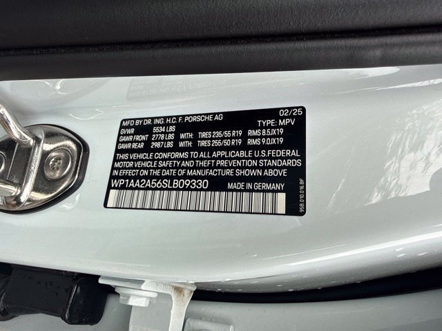 Used 2025 Porsche Macan AWD/4WD image 29